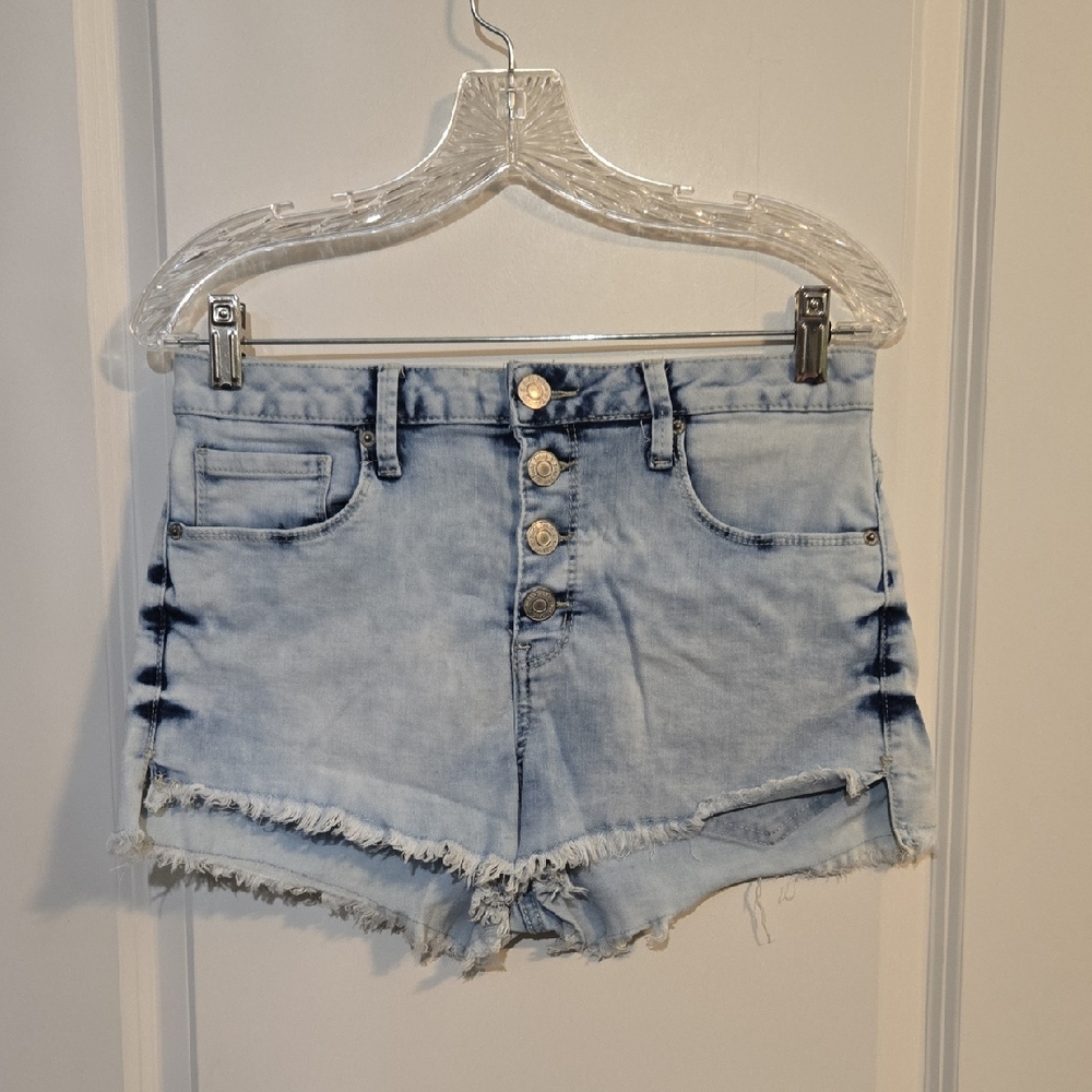 Mudd Light Wash Short Shorts with Frayed Hem
